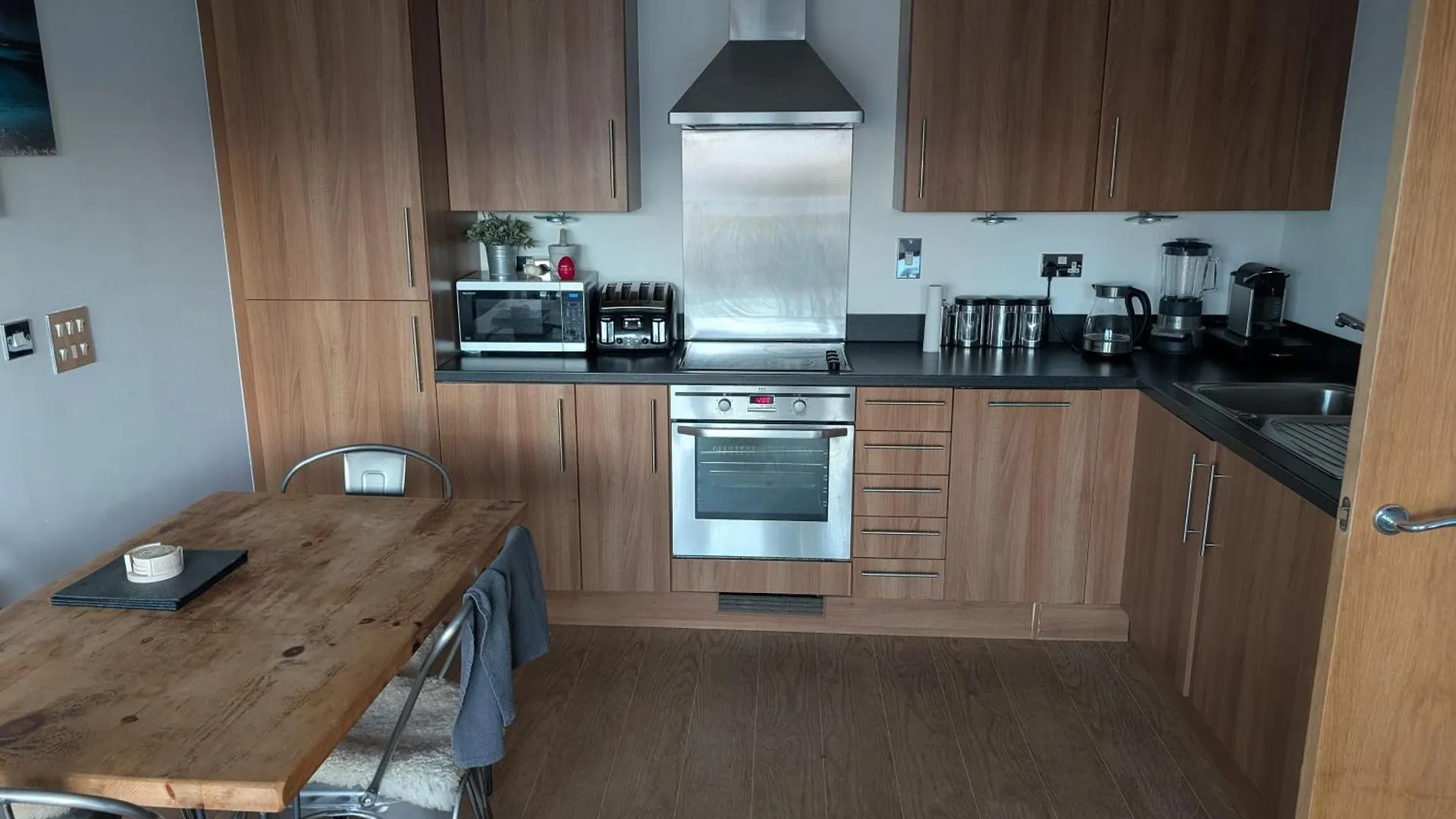 Luxury Marina View Apartment Swansea